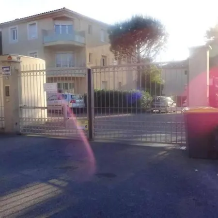 4 Pers Piscine Apartmán
