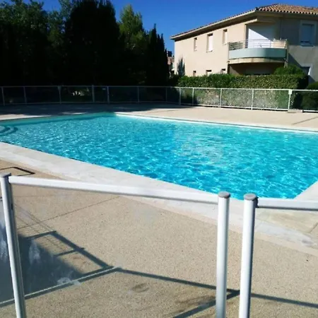 4 Pers Piscine Apartment Villeneuve-les-Avignon