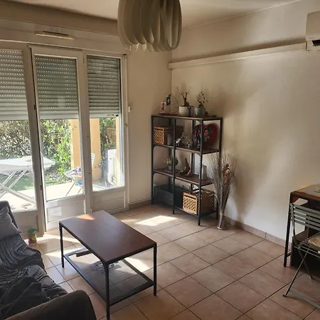 4 Pers Piscine Villeneuve-les-Avignon